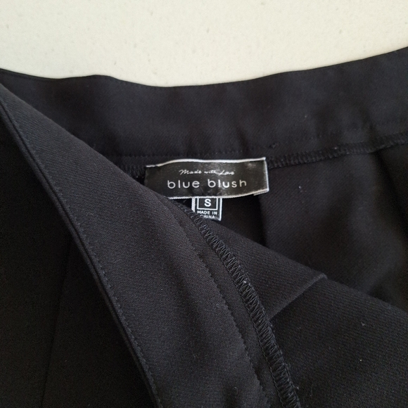 Blue Blush Ruffled, Black, High Waisted Short Skirt, Thick fabric, Barely worn - Picture 4 of 5